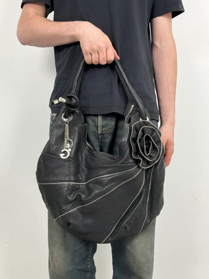 2000s Dolce & Gabbana Black Leather Flower Zip Handle Bag - Image 3