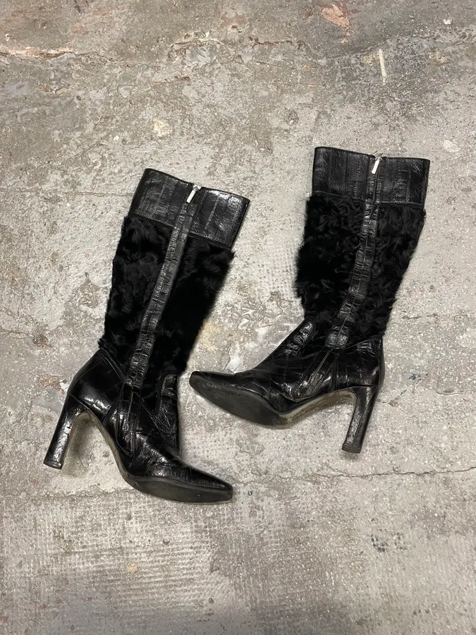 2000s Dolce & Gabbana Black Leather Full Heels - Image 2