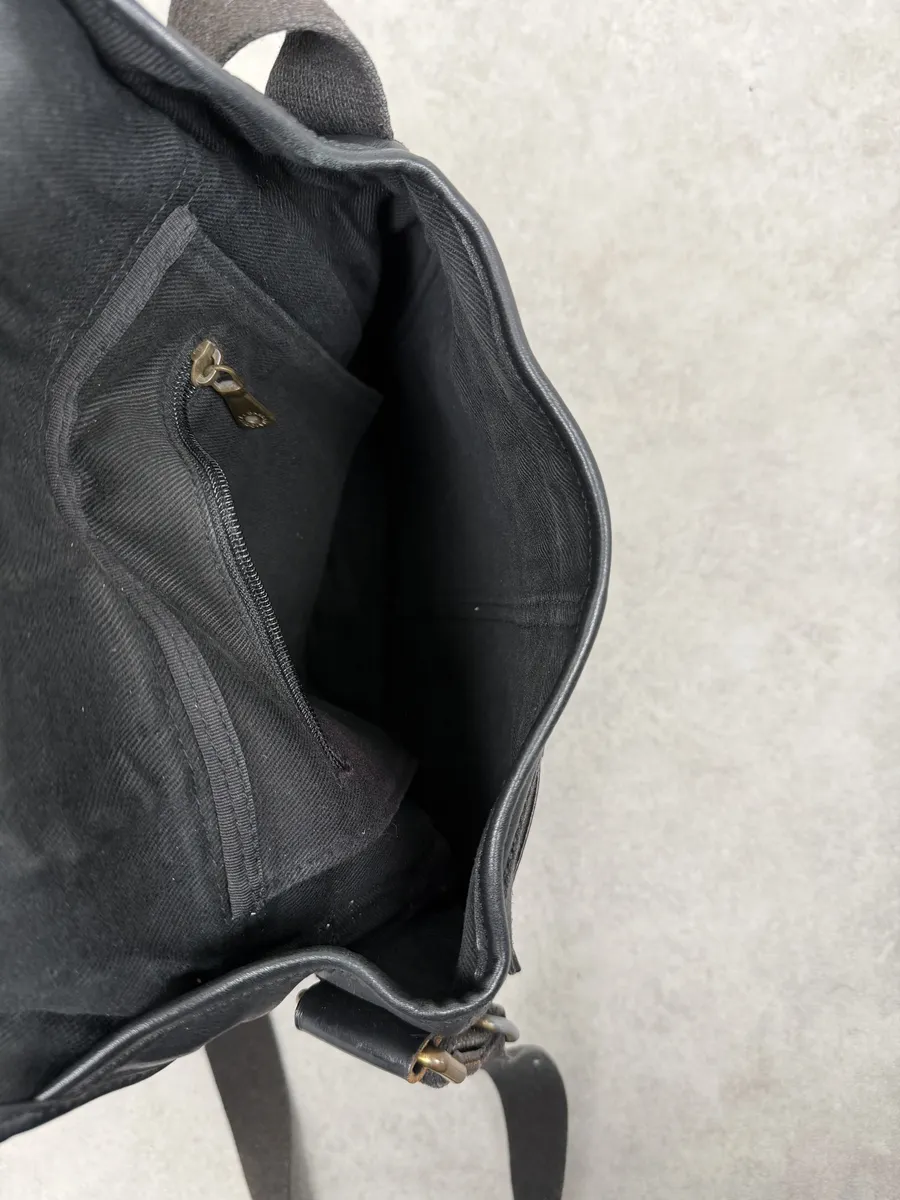 2000s Dolce & Gabbana Black Leather Shoulder Bag - Image 8