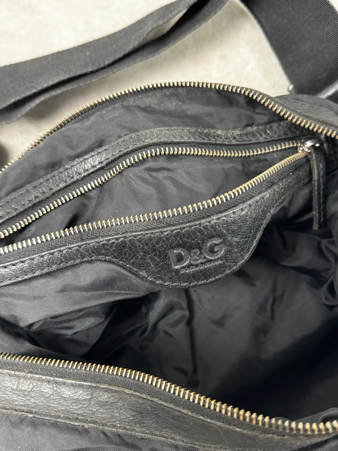 2000s Dolce & Gabbana Black Multi-Pocket Nylon Crossbody Bag - Image 10