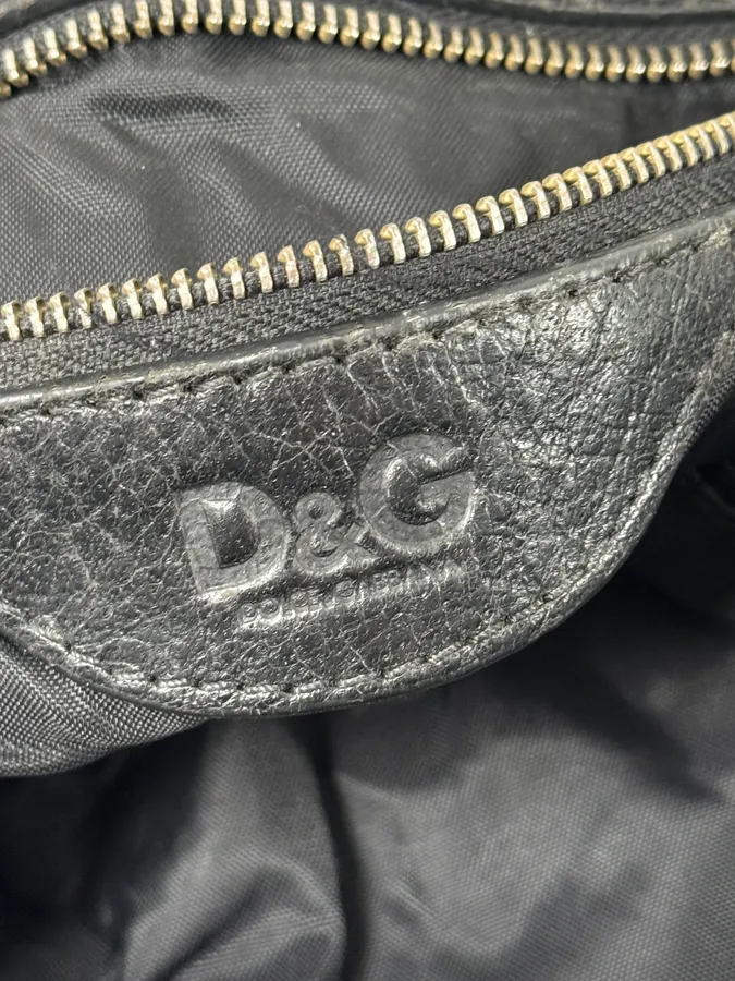 2000s Dolce & Gabbana Black Multi-Pocket Nylon Crossbody Bag - Image 11