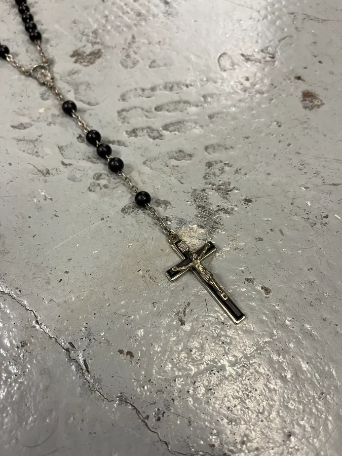 2000s Dolce & Gabbana Black Pearls Rosary Cross Necklace - Image 3