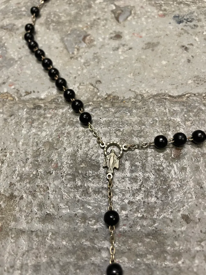 2000s Dolce & Gabbana Black Rosary Necklace - Image 5