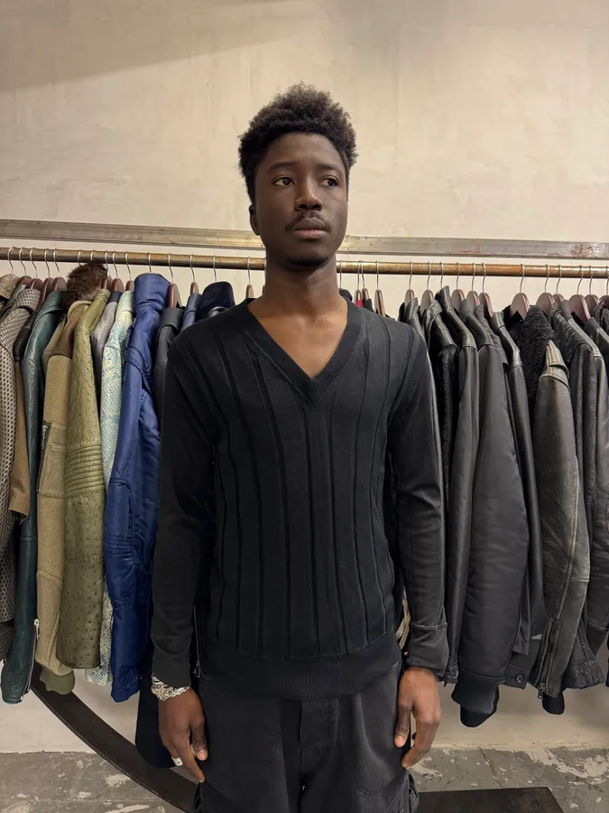 2000s Dolce & Gabbana Black Wool Sleeveless Sweater - Image 2