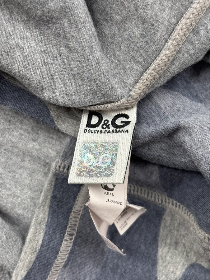 2000s Dolce & Gabbana Blue Grey Camouflage V-Neck T-Shirt - Image 10