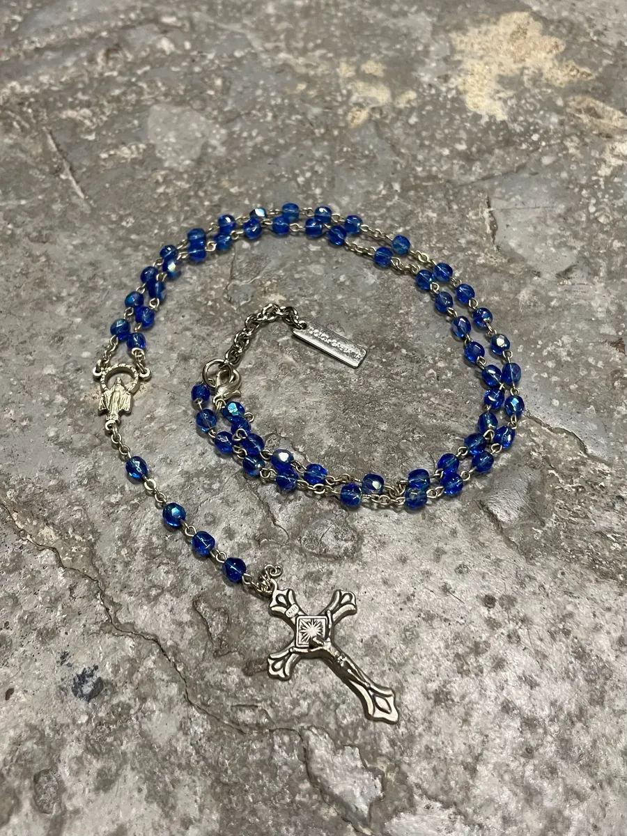 2000s Dolce & Gabbana Blue Rosary Cross Necklace - Image 3