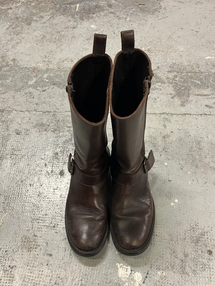 2000s Dolce & Gabbana Brown Leather High Boots - Image 5