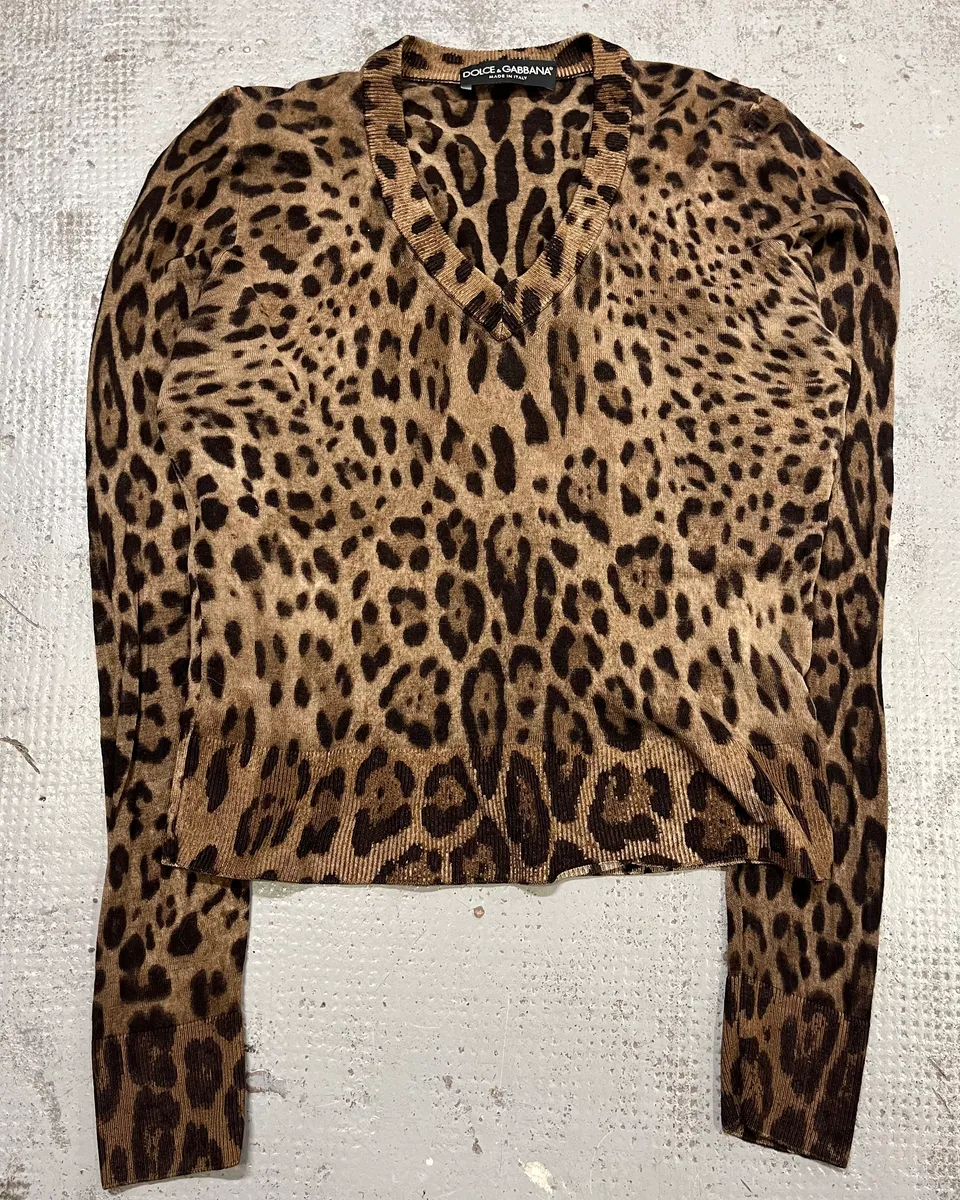 2000s Dolce & Gabbana Brown V-Neck Leopard Sweater - Image 4