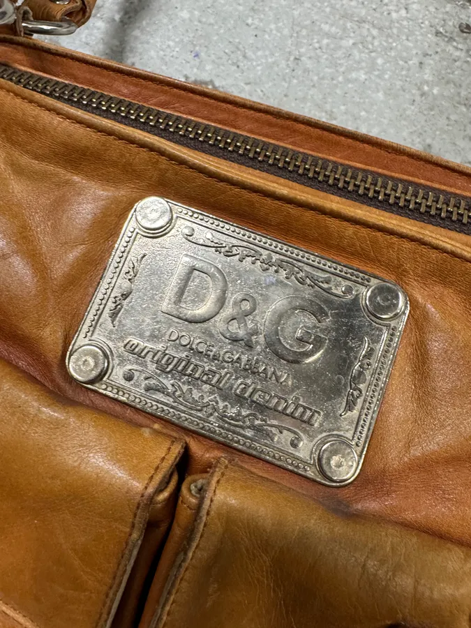 2000s Dolce & Gabbana Camel Zip Leather Cargo Handbag - Image 4