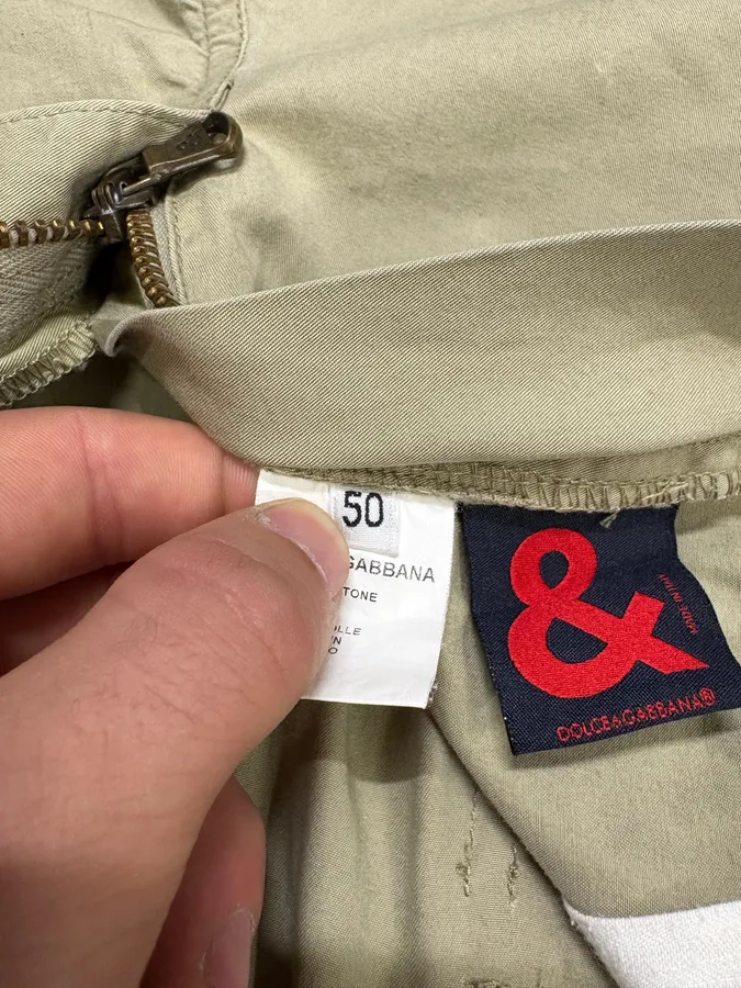 2000s Dolce & Gabbana Cargo Beige Short - Image 11