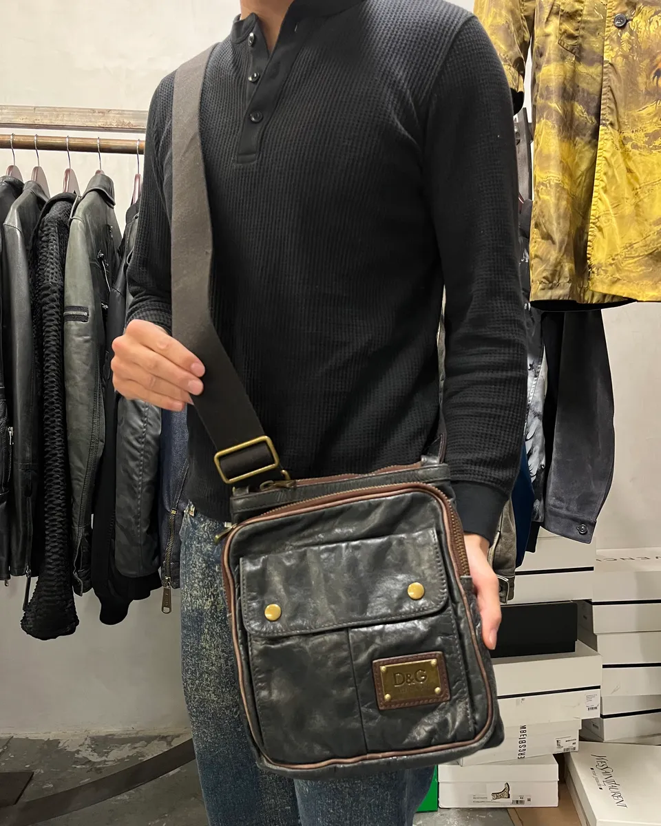 2000s Dolce & Gabbana Cargo Black Leather Shoulder Bag - Image 2