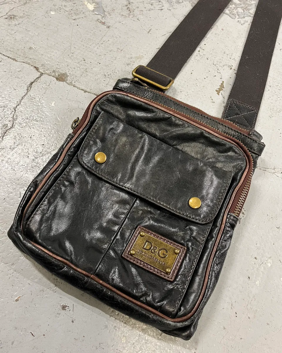 2000s Dolce & Gabbana Cargo Black Leather Shoulder Bag - Image 4