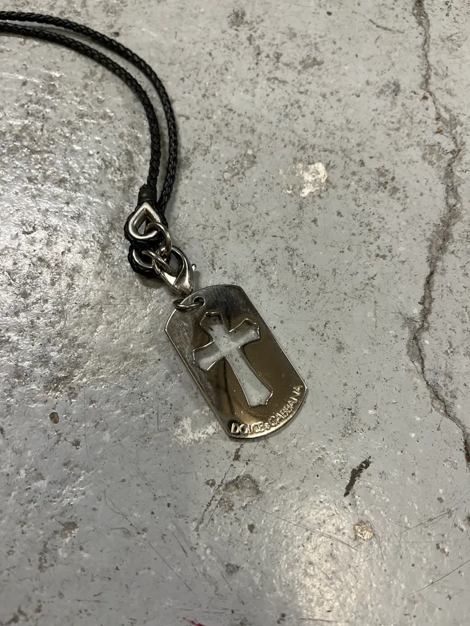 2000s Dolce & Gabbana Cross Dog Tag Necklace - Image 3