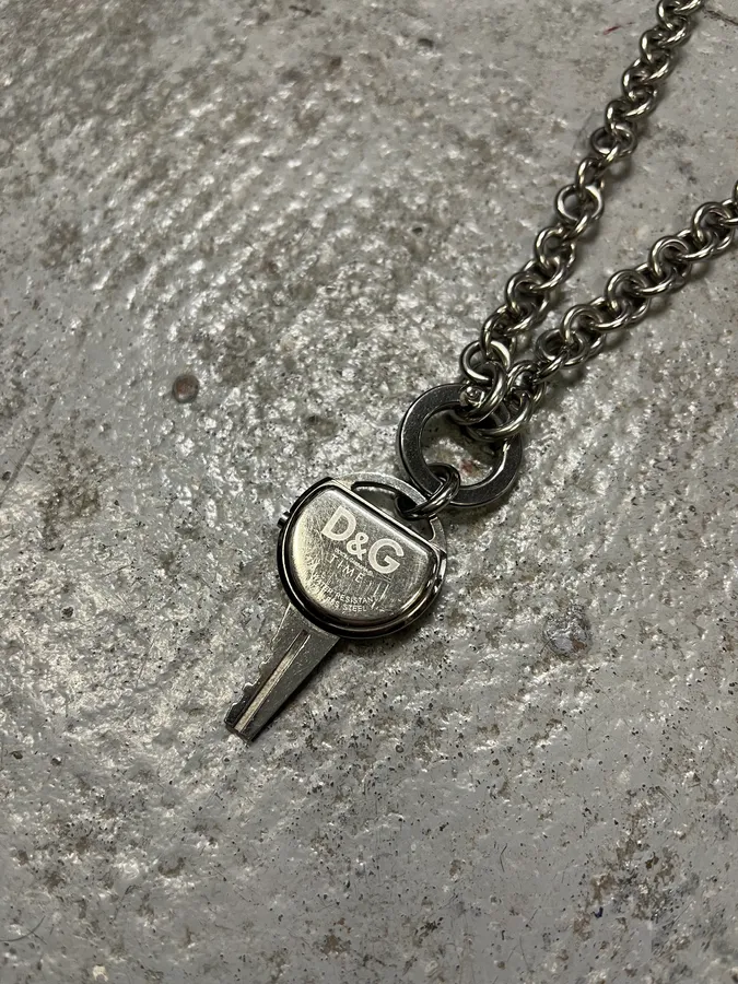 2000s Dolce & Gabbana Crystal Key Watch Necklace - Image 6