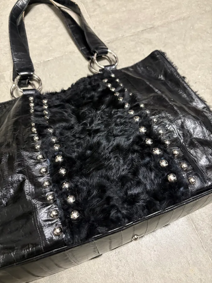 2000s Dolce & Gabbana Fur Studded Black Shiny Leather Handle Bag - Image 5
