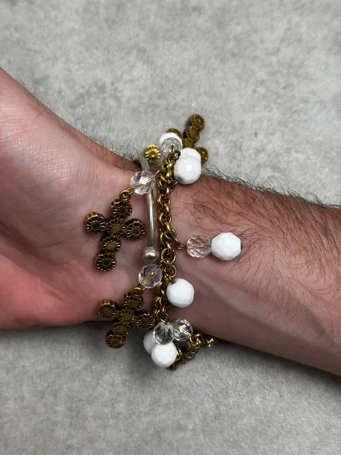 2000s Dolce & Gabbana Gold Metal Pearl Charm Bracelet - Image 4