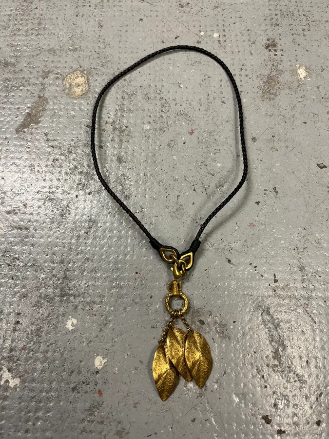 2000s Dolce & Gabbana Golden 3 Leaves Pendant Necklace - Image 6