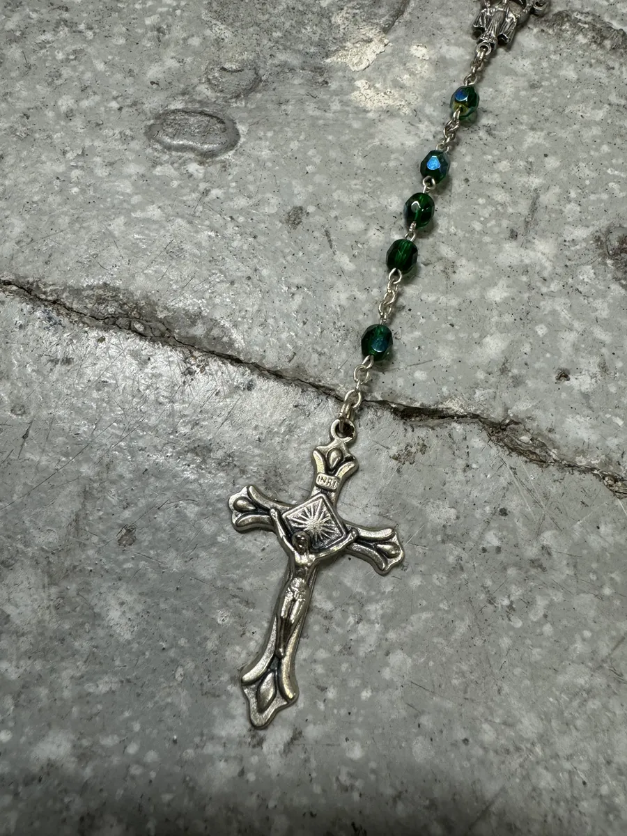 2000s Dolce & Gabbana Green Rosary Necklace - Image 5