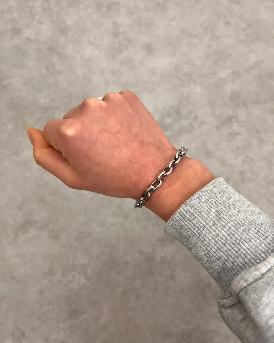 2000s Dolce & Gabbana Grey Anchor Chain Bracelet - Image 2