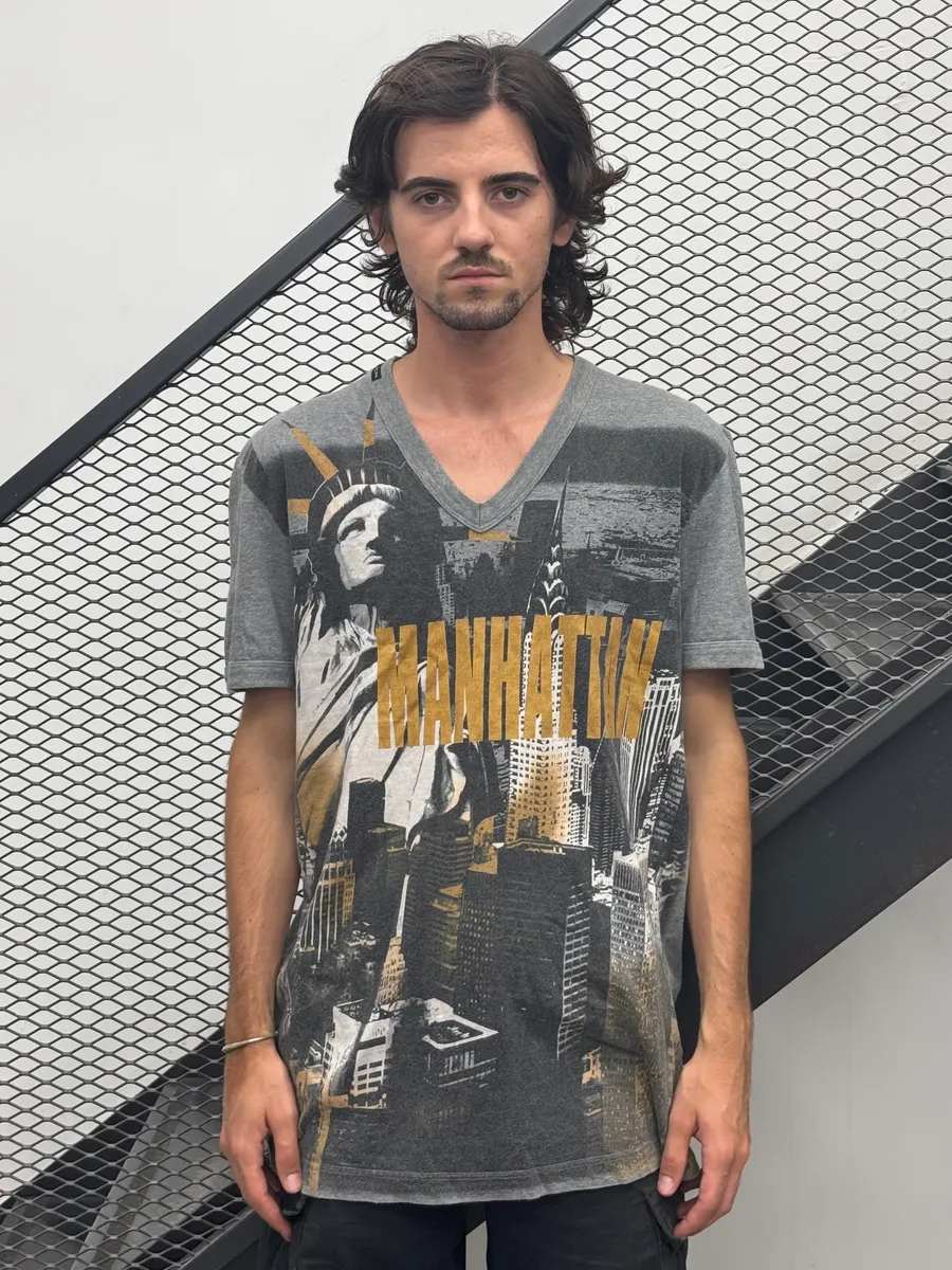 2000s Dolce & Gabbana Grey Liberty Manhattan T-Shirt - Image 2