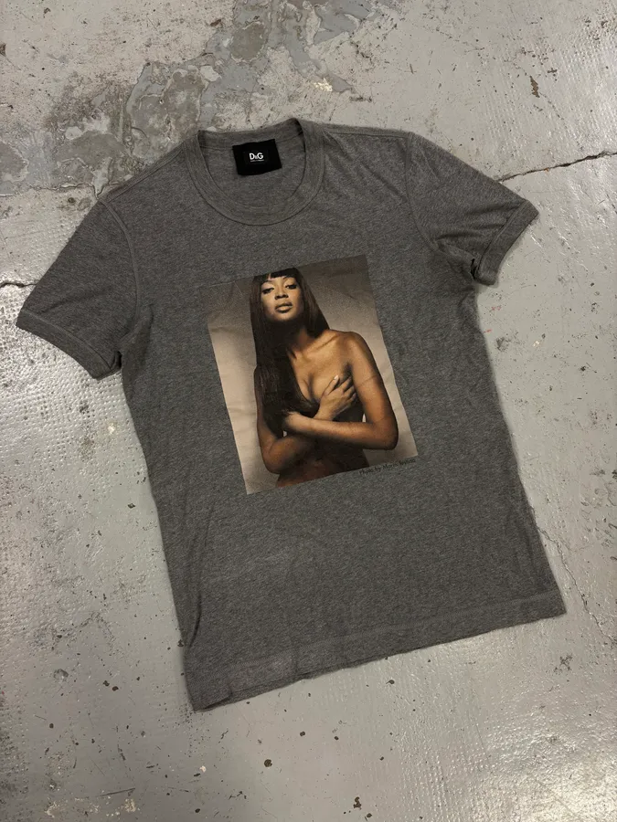 2000s Dolce & Gabbana Grey Naomi Campbell T-Shirt - Image 4