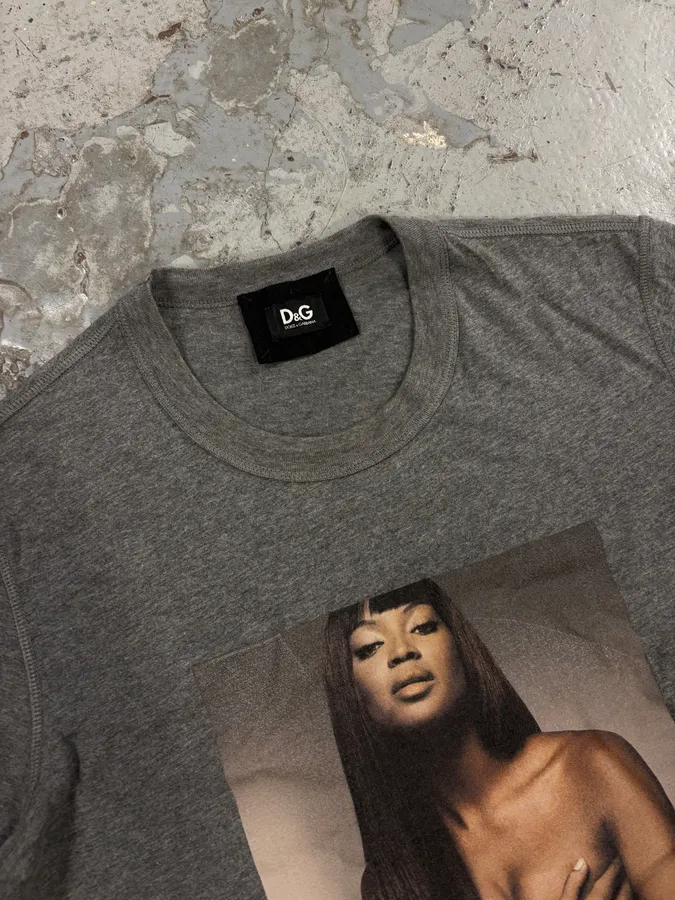 2000s Dolce & Gabbana Grey Naomi Campbell T-Shirt - Image 5