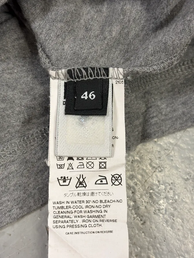 2000s Dolce & Gabbana Grey Naomi Campbell T-Shirt - Image 9