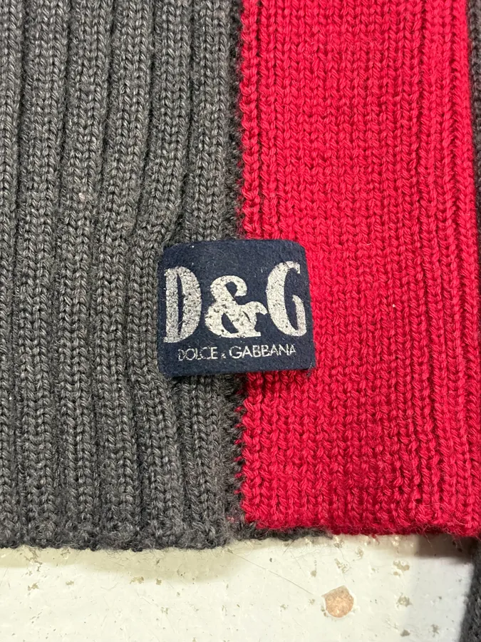 2000s Dolce & Gabbana Grey & Red Turtleneck - Image 8