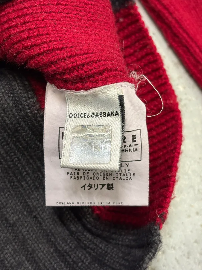 2000s Dolce & Gabbana Grey & Red Turtleneck - Image 8