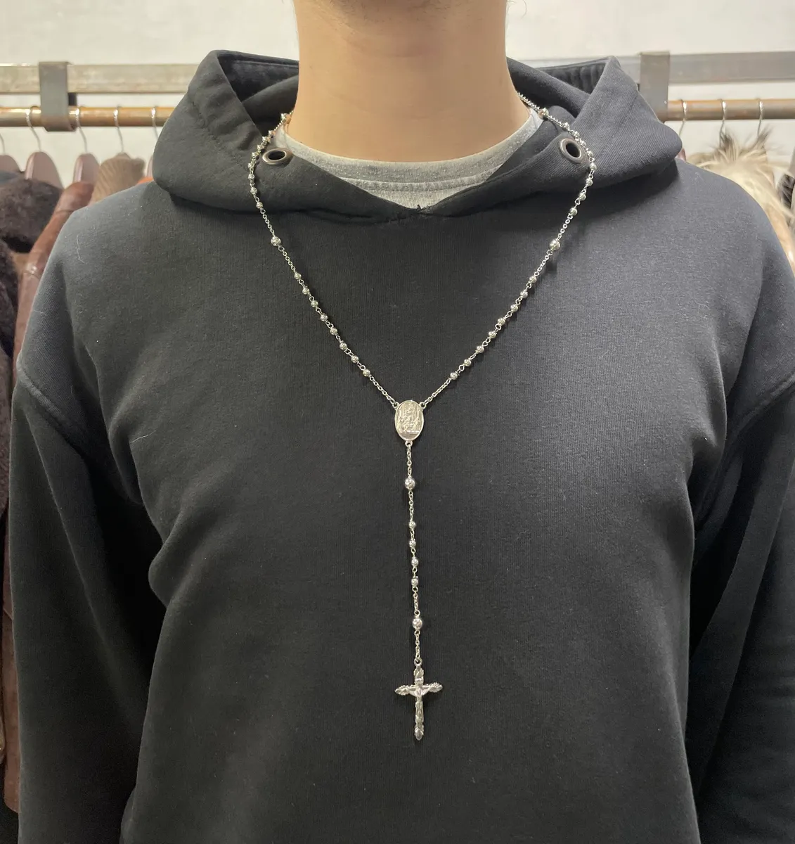 2000s Dolce & Gabbana Grey Rosary Necklace - Image 2