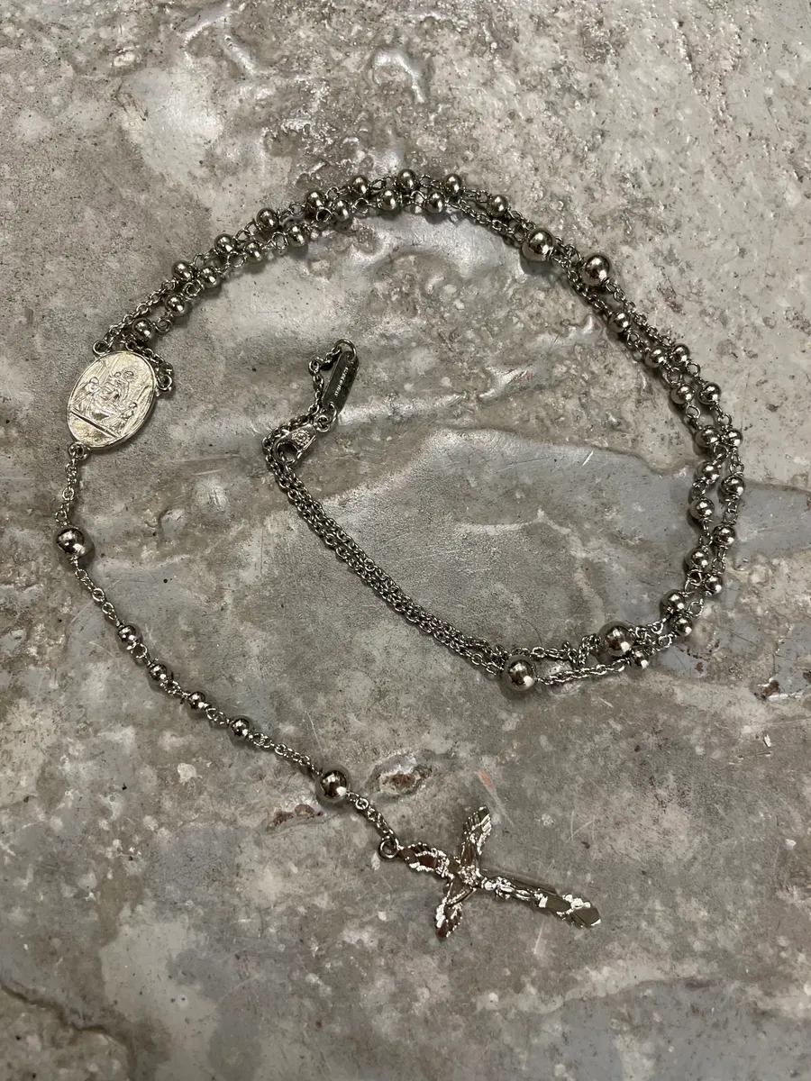 2000s Dolce & Gabbana Grey Rosary Necklace - Image 3