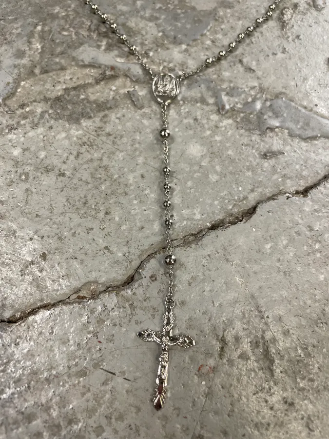 2000s Dolce & Gabbana Grey Rosary Necklace - Image 4