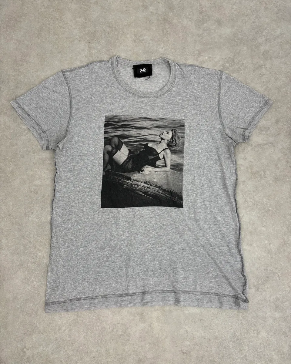 2000s Dolce & Gabbana Grey Sunbathing Poolside T-Shirt - Image 3
