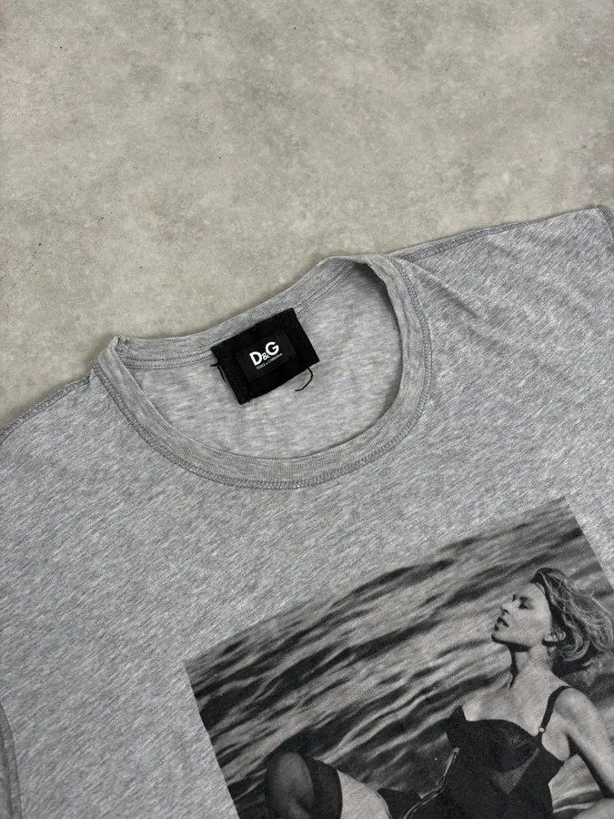 2000s Dolce & Gabbana Grey Sunbathing Poolside T-Shirt - Image 5