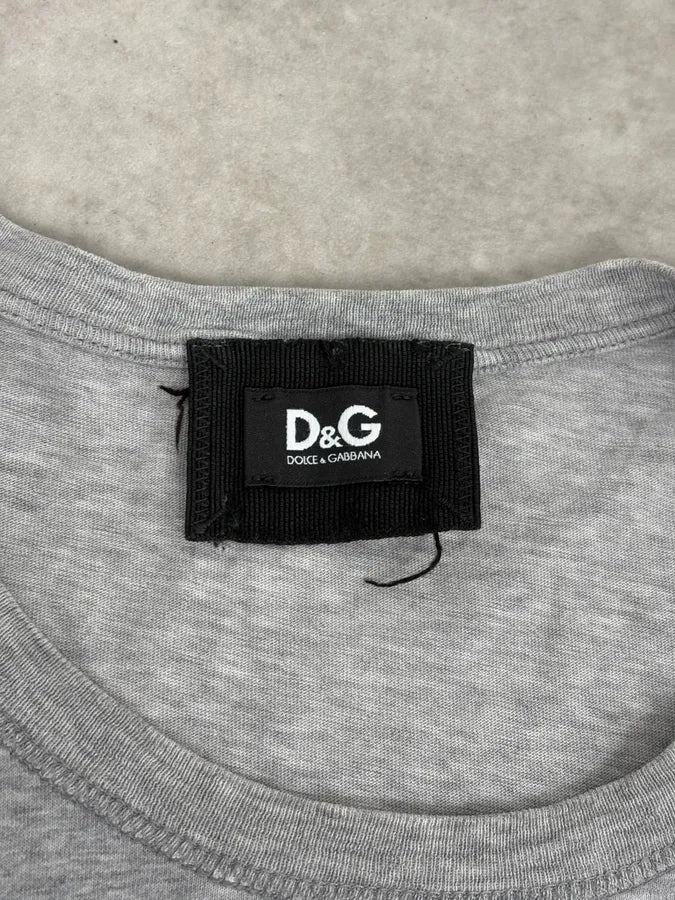 2000s Dolce & Gabbana Grey Sunbathing Poolside T-Shirt - Image 9
