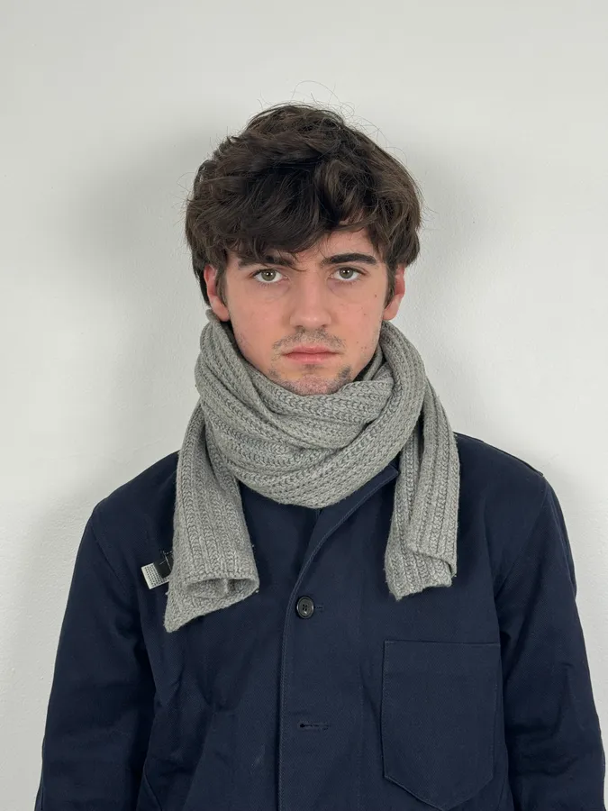 2000s Dolce & Gabbana Grey Wool Classy Scarf - Image 2