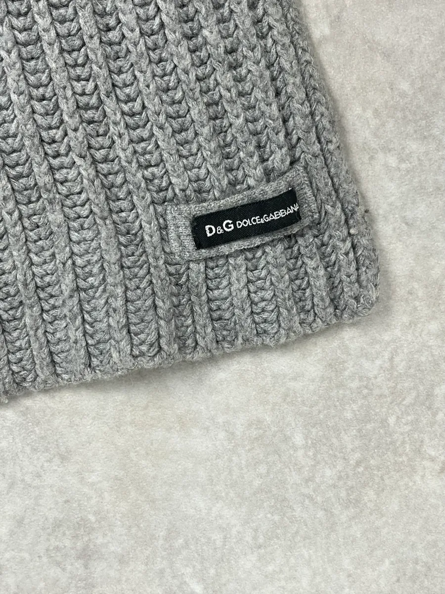 2000s Dolce & Gabbana Grey Wool Classy Scarf - Image 6