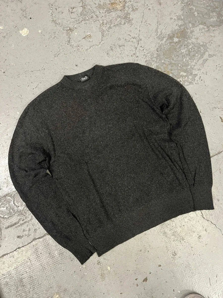 2000s Dolce & Gabbana Grey Wool Sweater - Image 3