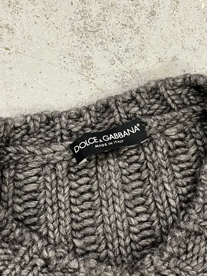 2000s Dolce & Gabbana Grey Wool V Neck Sweater - Image 8