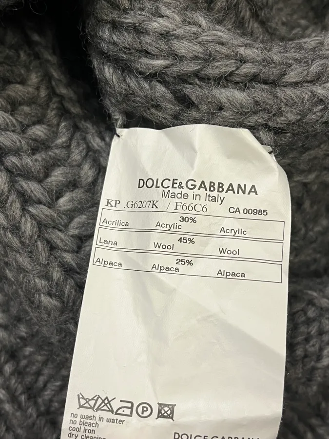 2000s Dolce & Gabbana Grey Wool V Neck Sweater - Image 9