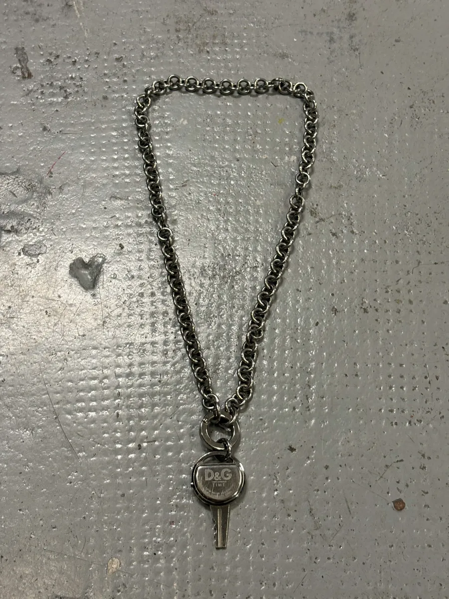 2000s Dolce & Gabbana Key Watch Pendant Necklace - Image 5