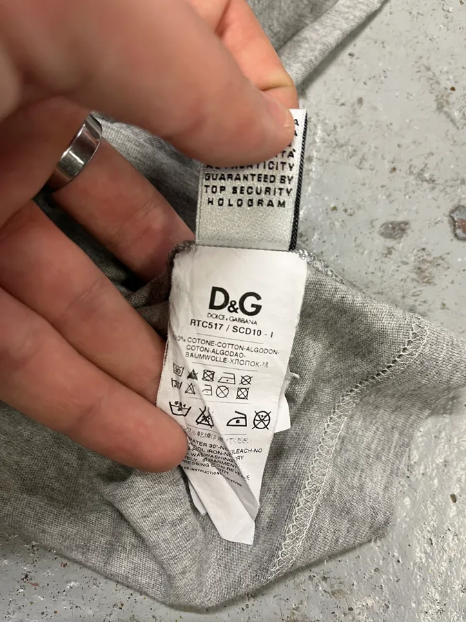 2000s Dolce & Gabbana Monet « Dejeuner » Grey T-Shirt - Image 10
