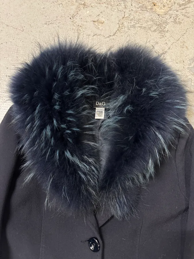2000s Dolce & Gabbana Navy Fur Collar Sleek Long Jacket - Image 3