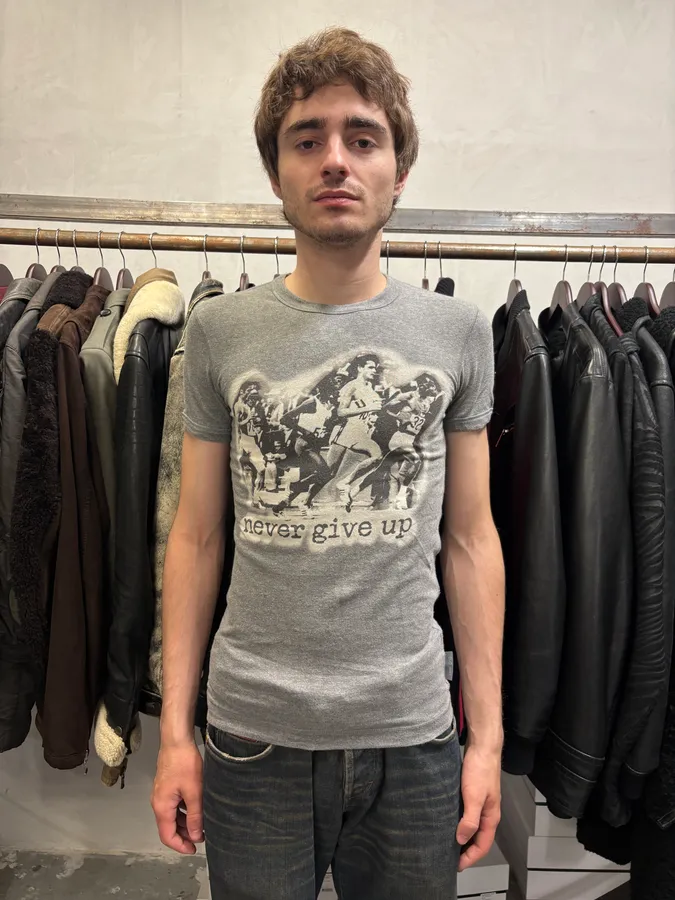 2000s Dolce & Gabbana Never Give Up Runners Grey T-Shirt - Image 2
