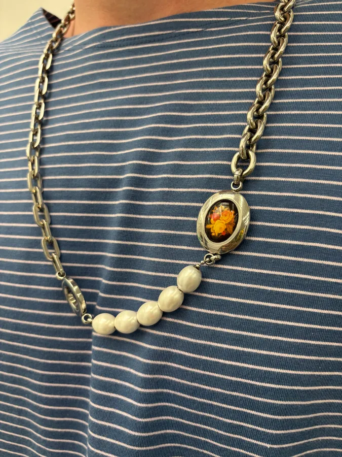 2000s Dolce & Gabbana Pearl & Chain Statement Necklace - Image 3
