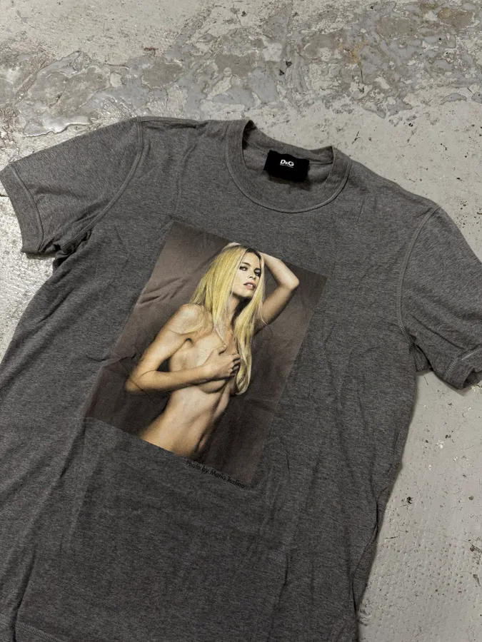 2000s Dolce & Gabbana Provocative Naked Lady Grey T-Shirt - Image 3
