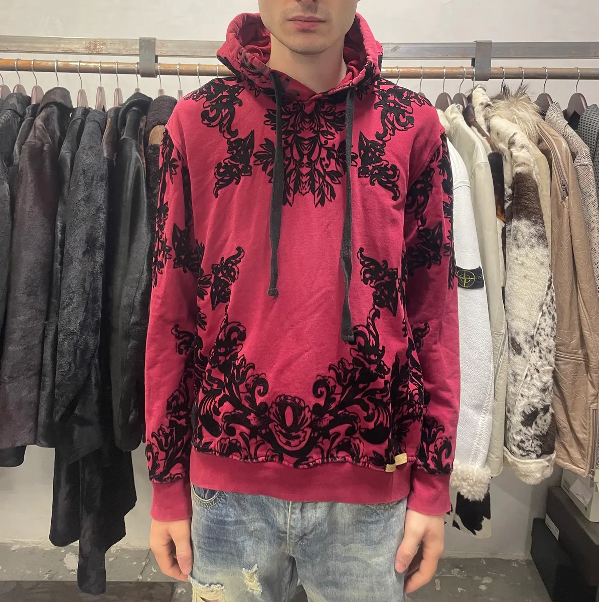 2000s Dolce & Gabbana Red Mafia Embroidered Sweater - Image 3