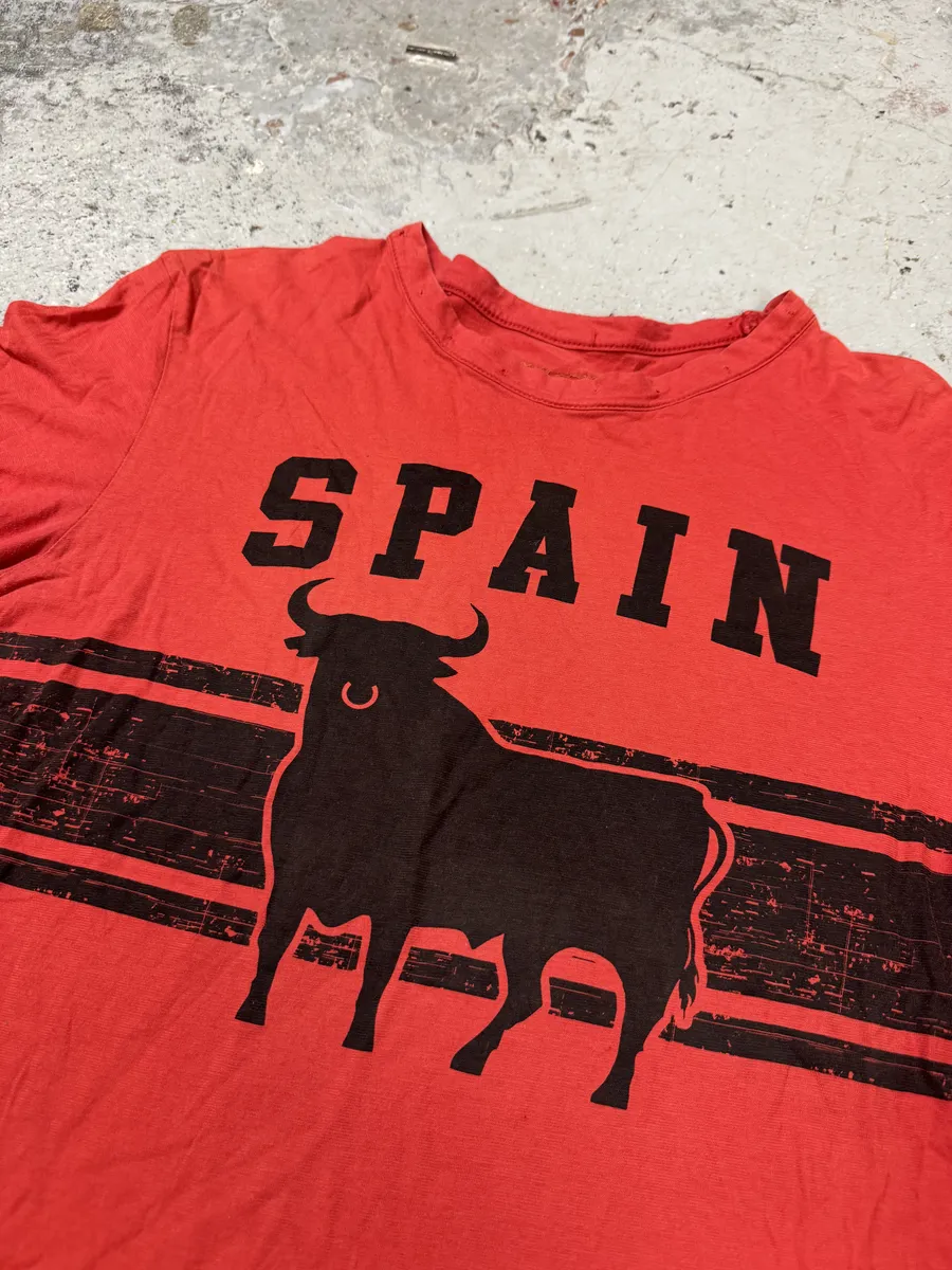 2000s Dolce & Gabbana Red Spain Bull T-Shirt - Image 4