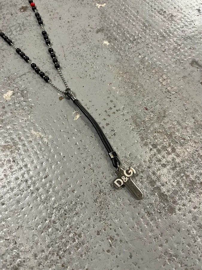 2000s Dolce & Gabbana Rosary Red & Black Beaded Cross Necklace - Image 3