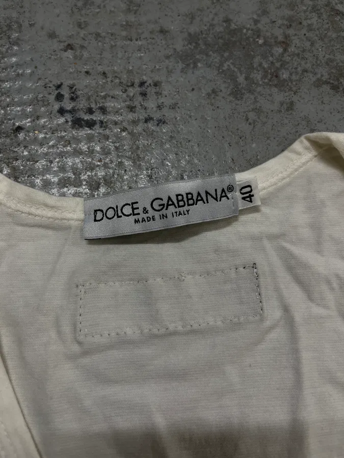 2000s Dolce & Gabbana Sequin Embellished Miss Kiss White Tank Top - Image 9
